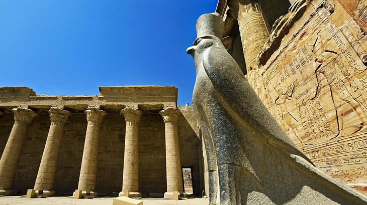 egypt-edfu-granite-horus-statue-in-temple-forecourt