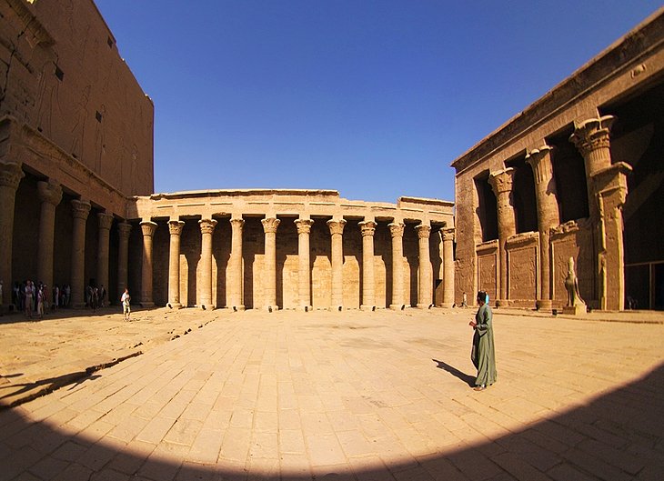 egypt-edfu-temple-forecourt